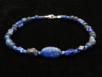 Oud-Bactriaans Armband van lapis lazuli kralen met Romeinse
