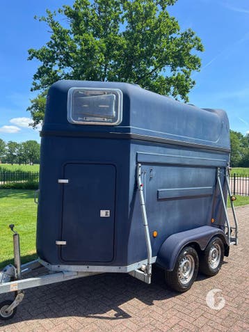 Oerdegelijke 5 sterren 1,5 paards! Met zadelkamer!, Ophalen, Zo goed als nieuw, Polyester, 1½-paards trailer