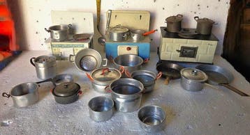 diverse merken - Speelgoedkeuken 3 oude blikken keukentjes