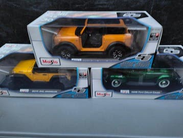 Maisto 1:18 - Model sportwagen (3) - 2014 Jeep Wrangler;, Nieuw