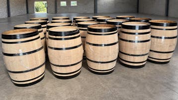 Wijnvaten 225L met zwarte banden - groothandel, Tuin en Terras, 150 liter of meer, Ophalen of Verzenden, Nieuw, Hout