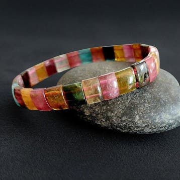 Armband met multikleurige toermalijn. Natuurlijke steen., Verzamelen
