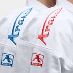 Arawaza Karatepak WKF Combo kit Rood & Blauw (Maat: 160), Sport en Fitness, Vechtsporten en Zelfverdediging, Verzenden, Nieuw