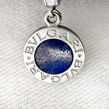 Bvlgari - Medaille hanger - 18 karaat Witgoud Lapis lazuli, Sieraden, Tassen en Uiterlijk, Antieke sieraden