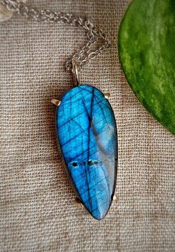 Sieraad Maui ambachtelijk in 925 zilver met blauwe