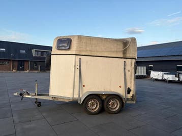 Saris Paardentrailer 2-paards met leeggewicht opknapper, Ophalen, Gebruikt, Hout, 2-paards trailer