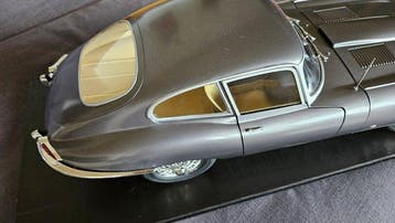 Revell 1:8 - Model raceauto - JAGUAR E-TYPE (XK-E), Nieuw