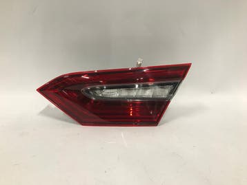 Toyota Camry IX 18- sedan achterlicht rechts binnen donker f, Verzenden, Gebruikt