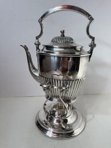 Henniger & Co., Berlin - Kan - Theepot met theewarmhouder en