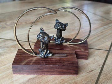 Boekensteunen (2) - Brons en hout - Bronzen katten