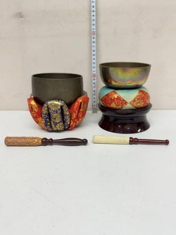 Japanse twee grote zingende kommen Boeddhist Boeddha, Antiek en Kunst