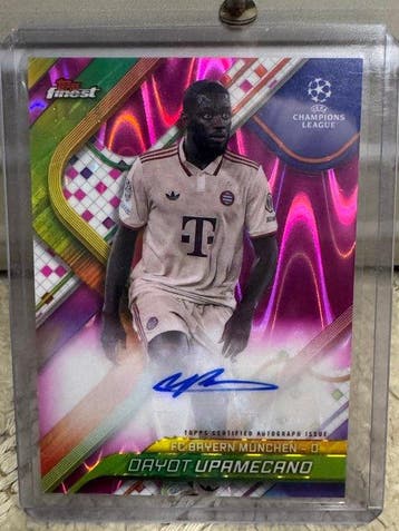 2024/25 Topps Finest Dayot Upamecano /25 Gesigneerde kaart,, Nieuw