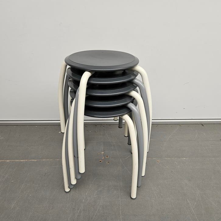 Eromes kunststof schoolkrukken - wit / grijs frame - 45 cm h, Huis en Inrichting, Barkrukken, Ophalen of Verzenden