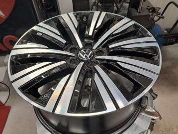 Originele VW Touareq 8.5j19 et28 760601025N lichtmetalenvelg, 19 inch, 255 mm, Velg(en), Nieuw