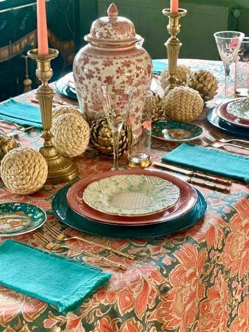 Tafelkleed met grote exotische bloemen voor ruime tafels., Antiek en Kunst