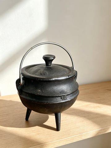 ATLAS Three-legged cast-iron pot - Pot - IJzer