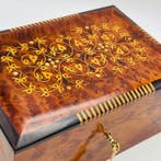 Sieradendoos - Hout (Thuja), Hout,, parelmoer, marquetterie,
