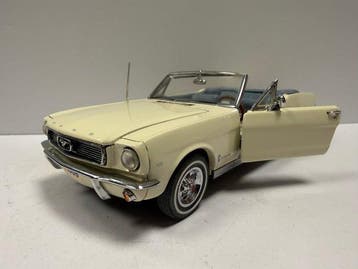 Danbury Mint 1:24 - Modelauto - 1966 Ford Mustang, Nieuw
