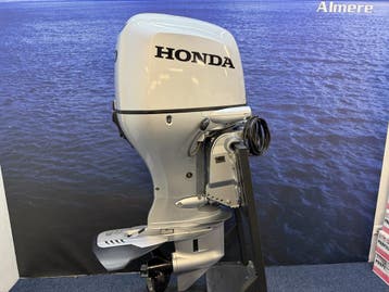 “Honda 100 pk buitenboordmotor | Nieuwstaat  “ “, Viertaktmotor, Ophalen of Verzenden, Zo goed als nieuw, 30 pk of meer