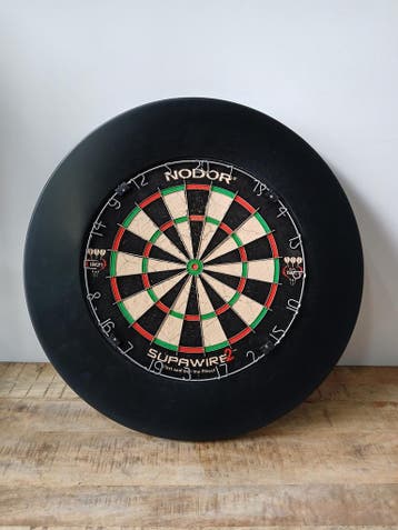 Nodor Supawire II dartbord + surround ring, diam. 45/67,5, Ophalen, Nieuw