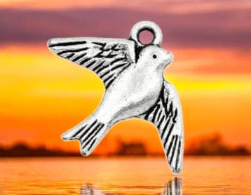 2 x Metalen bedel vogel zwaluw antiek zilverkleur, afm. 2..., Ophalen of Verzenden, Nieuw, Bedel