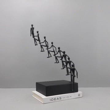 sculptuur, Climbing step by step - 39 cm - Metaal