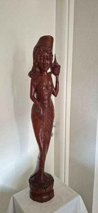 Monumental Balinese female figure – marked PANAKUS BALI –, Antiek en Kunst