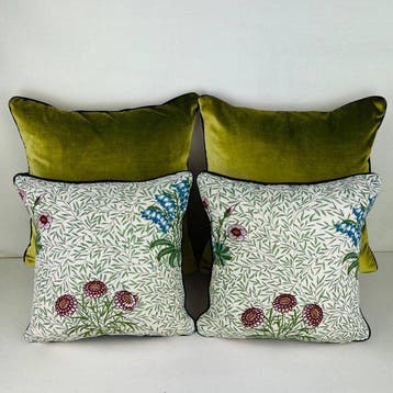 MORRIS & CO - New set - Two cushions in a set of four -, Antiek en Kunst