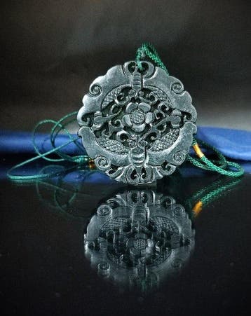 Geen reserveprijs – Zeer mooie nefrietjade en zwarte onyx