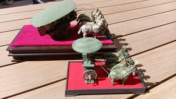 miniatuur van Chinese keizerlijke wagens met paarden