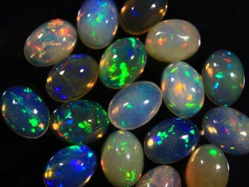 Ct. 9,0 Natuurlijke Ethiopische Opalen Cabochon - Hoogte: 7