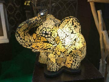 Olifant zittend glas mozaïek lamp 25 cm vanaf € 45,- NIEUW !, Huis en Inrichting, Ophalen of Verzenden, Nieuw, Glas, Minder dan 50 cm