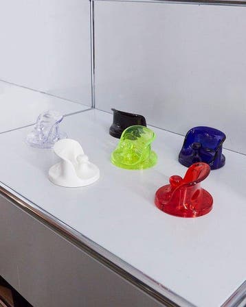 Kartell - Olaf Von Bohr - Kapstok (2) - Wandkledinghaak -