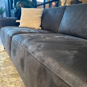 3-zitsbank Carolina - Microleder Antraciet - IN.HOUSE, Huis en Inrichting, Banken | Bankstellen, Nieuw, 75 tot 100 cm, Ophalen of Verzenden