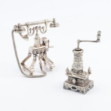 Uno-A-Erre & Medusa Oro. - Beeld, Koffiemolen & telefoon. -, Antiek en Kunst