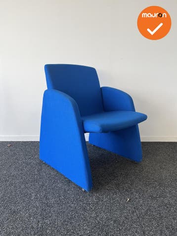 Artifort - Wachtkamerstoel - met blauwe stoffering, Vergader- of Presentatieruimte, Ophalen of Verzenden, Gebruikt, Stoel