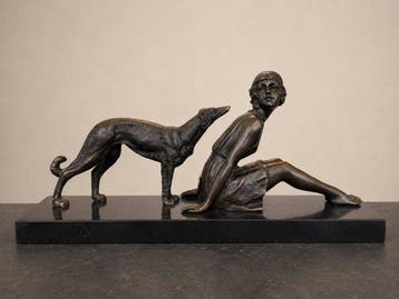 sculptuur, Elegante dame met Borzoi - 12.7 cm - Brons,