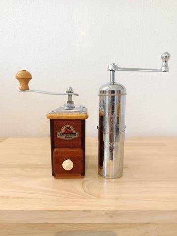 Zassenhaus - Koffiemolen (2) - model 498 & 610 - Teak, Antiek en Kunst, Antiek | Keukenbenodigdheden