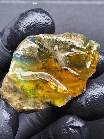 138.70ct Crystal Opal Specimen Ruw- 27.74 g