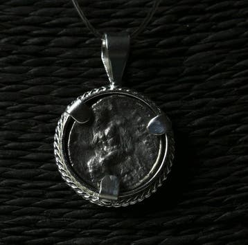 modern Zilver Hanger met de oude Griekse drachme van