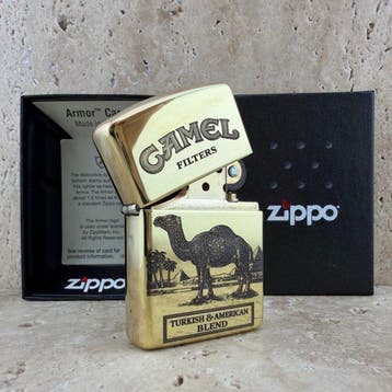 Zippo - Armor Case Lighter — Camel Filters Design, Gold-Tone, Verzamelen, Nieuw