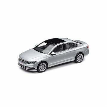 Volkswagen Passat sedan modelauto (1:43, Tungsten Silver), Ophalen of Verzenden, Nieuw