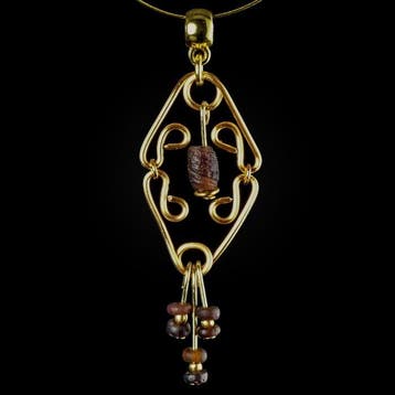 Oud-Romeins Pendant, met romeinse paarse glazen kralen