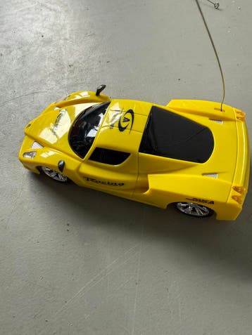 Speelgoedauto (27mc) met afstandbediening Geel, Ophalen of Verzenden, Nieuw