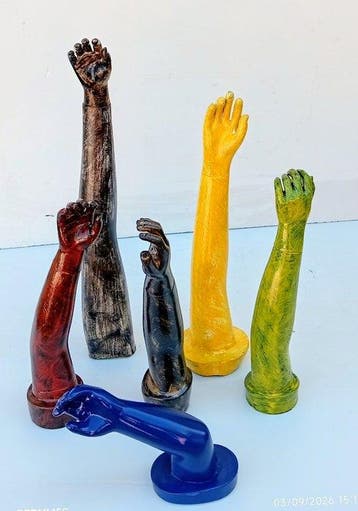 Mannequin - World made of hands (6) - glasvezel