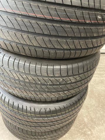 225 45 17 Michelin. Demo. puntjes zitten er nog op(zie foto), Ophalen, Gebruikt, 17 inch, Band(en)