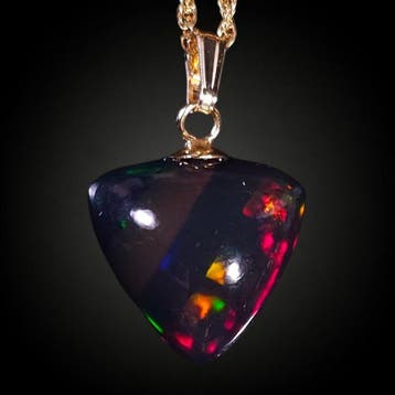 Geen Reserve – 6,95 ct Gerookte opaal met Rood Vuur gezet in