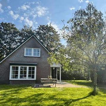 Huis in Hooge Mierde gevonden voor €1895,- pm, Hooge Mierde