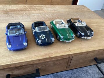 Bburago 1:18 - Model sportwagen (4) - Porsche, Nieuw