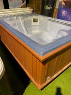 3 persoons Jacuzzi incl garantie, Gebruikt, Pomp, Vast